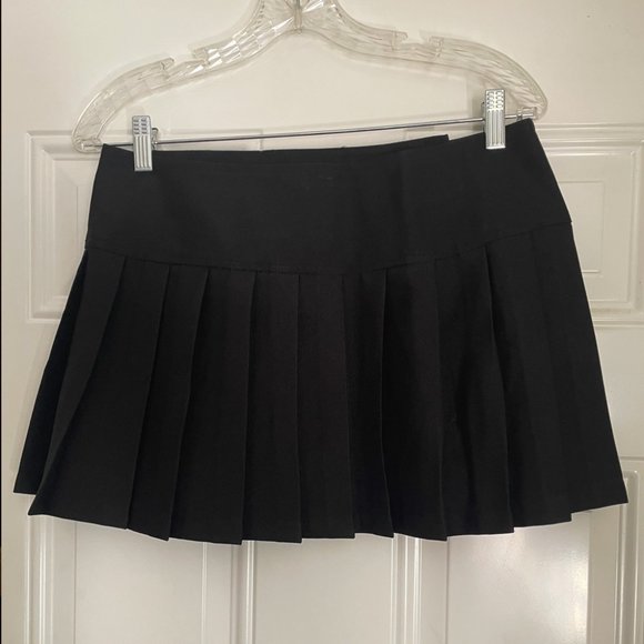 Black Pleated Wrap Mini Skirt - Picture 3 of 5